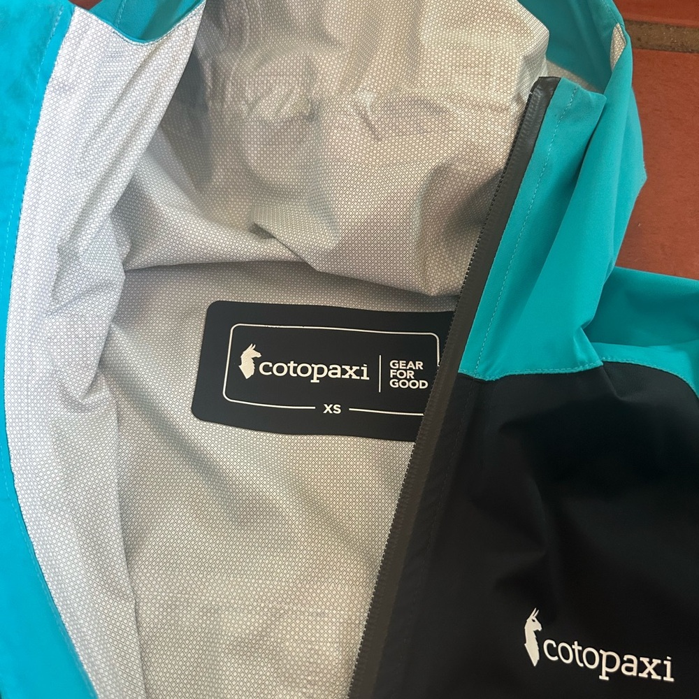 Xs woman’s Cotopaxi parque rain jacket - Picture 2 of 2